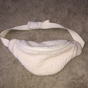 Arie off-line Chest belt bag Fanny‎ Pack Sherpa winter white